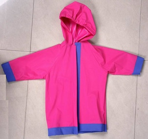 25" manteaux de pluie à capuchon de PVC d'enfants qui respecte l'environnement pour la promotion