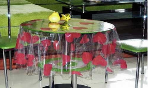Nappe claire faite sur commande de PVC avec le coeur imprimé pour le café